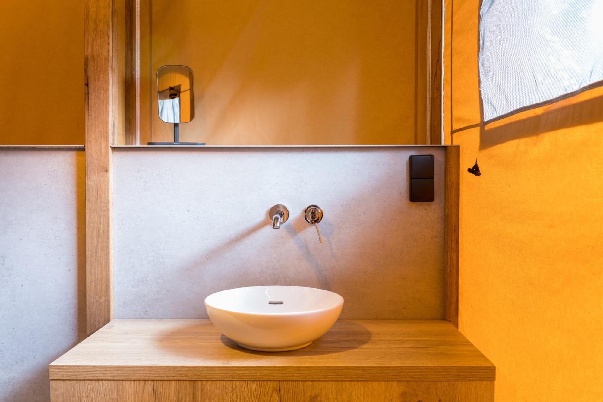 Landal Glamping Neufchâteau Hotel Ruang foto